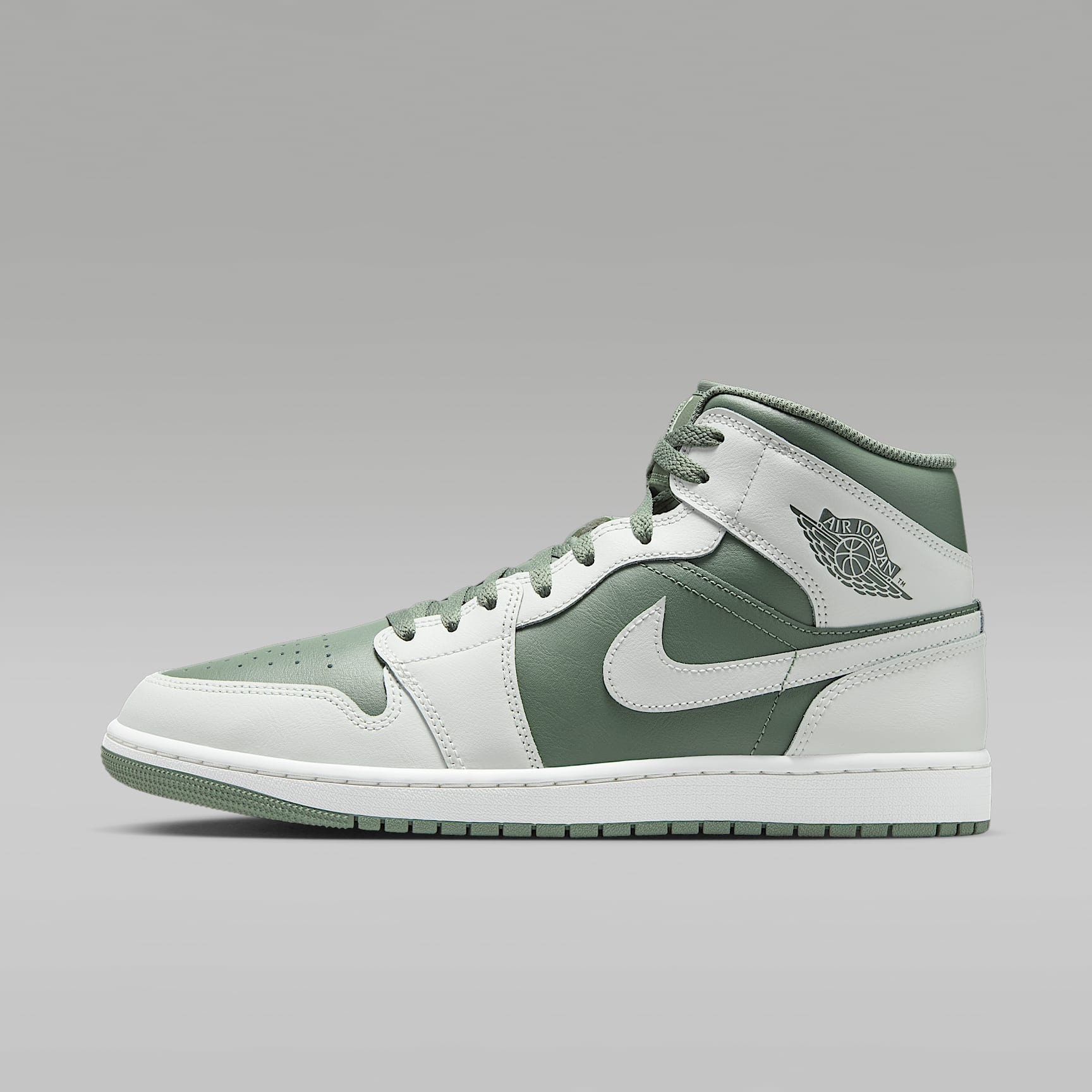 Air Jordan 1 Mid Men's Shoes. Nike IL